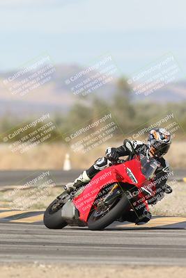 media/Nov-16-2025-Race Pace (Sun) [[8c5fa54630]]/Verified Riders/7-Turn 4 (1155am)/